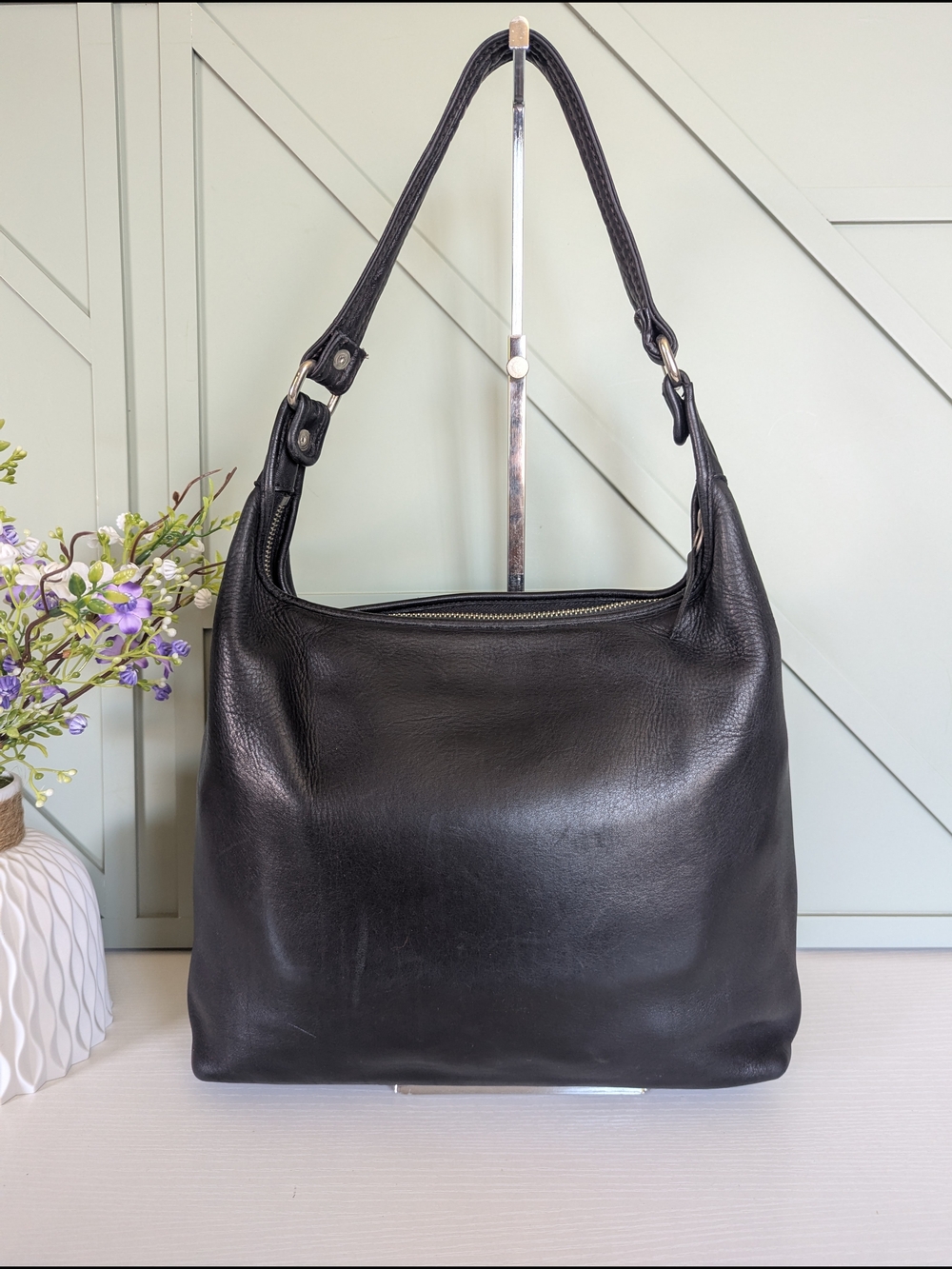 Vintage Coach Legacy Hobo Bag made from premium glovetanned leather. - Picture 4 of 12